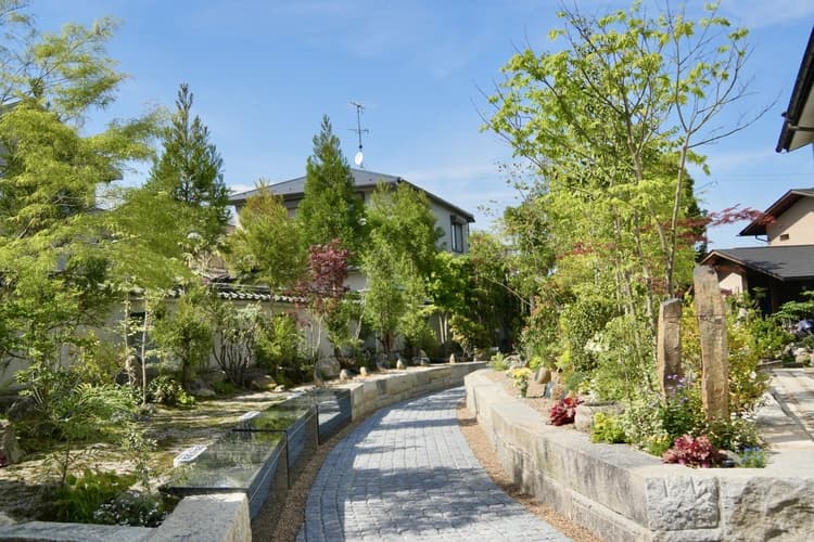 夕陽の森・堅田本福寺樹木葬