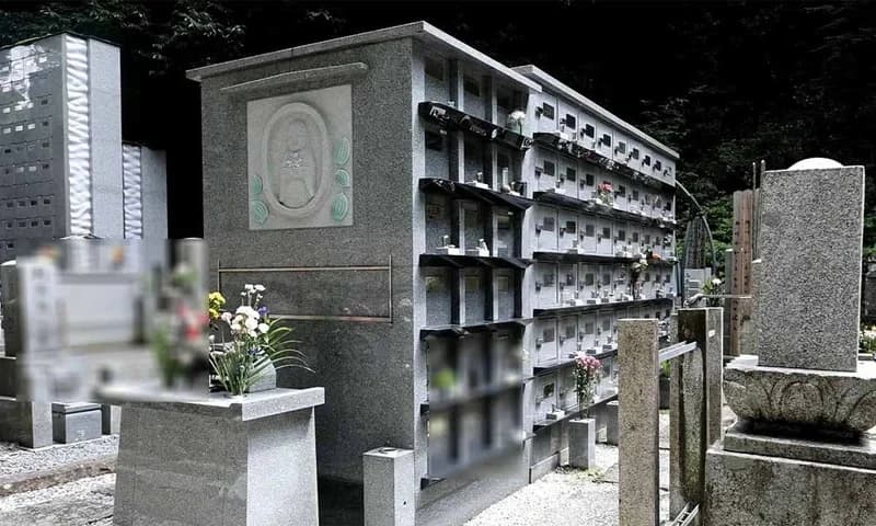 大本山南禅寺帰雲院 永代供養塔「ともし碑」