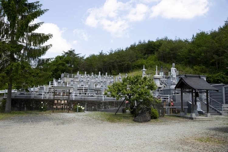 青葉めぐみの墓苑